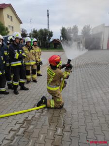 Strażak podczas ćwiczeń